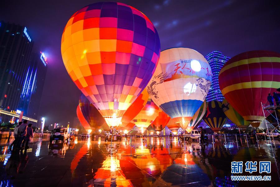 #（XHDW）（4）贵州兴义：多彩热气球点亮夜空