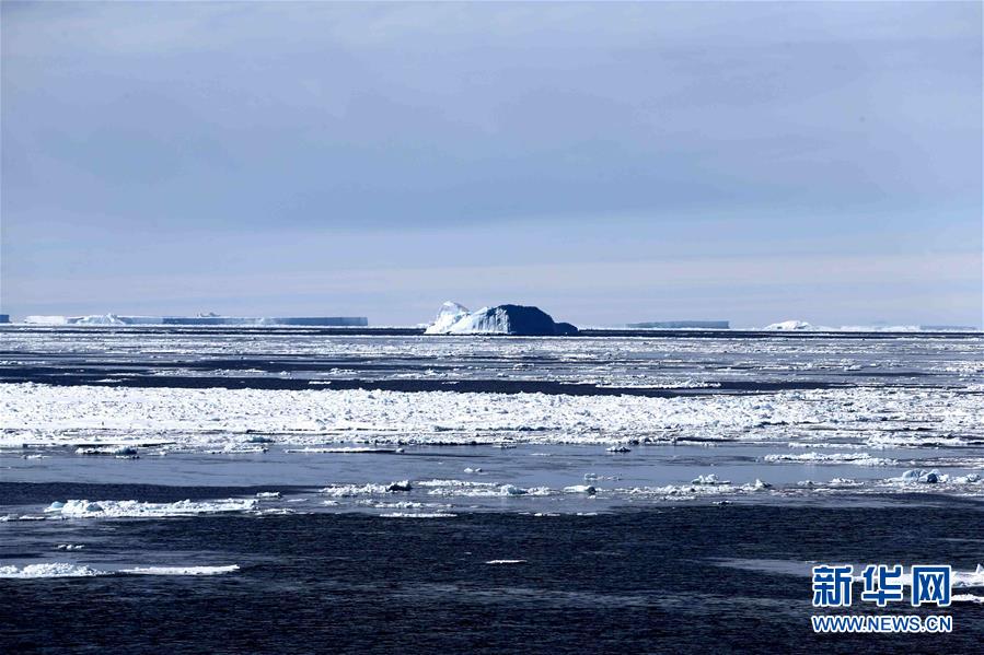（“雪龍”探南極）（2）“雪龍”號進入南極圈 將開展卸貨作業