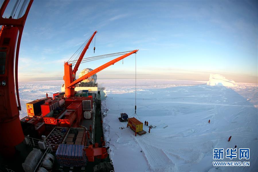 （“雪龍”探南極·圖文互動）（4）特寫：親歷南極“海陸空”全天候卸貨攻堅戰