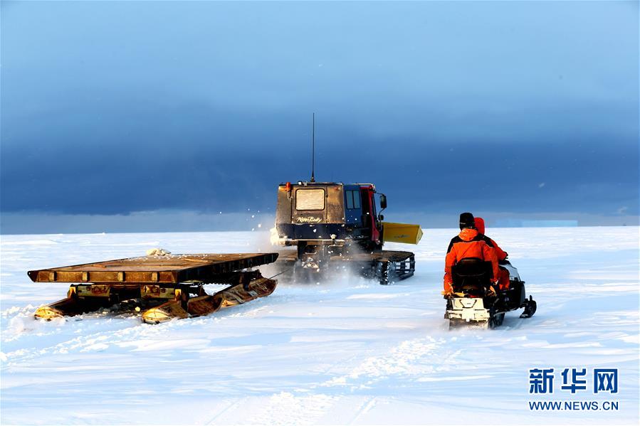 （“雪龍”探南極·圖文互動）（6）特寫：親歷南極“海陸空”全天候卸貨攻堅戰