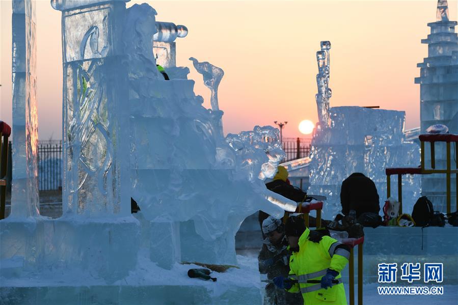 （社会）（2）哈尔滨：精美绝伦的冰雕艺术