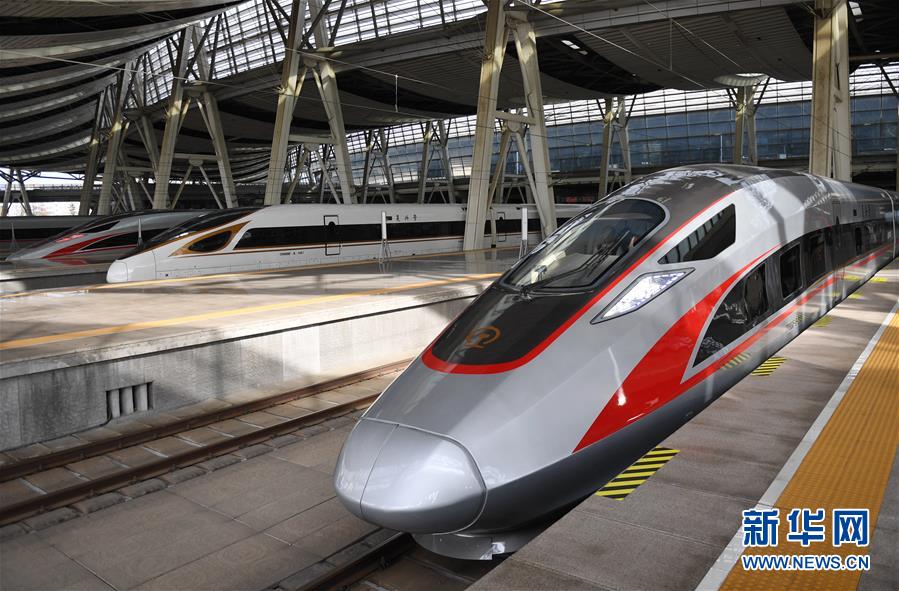（经济）（2）17辆超长版“复兴号”动车组列车从北京南站首发