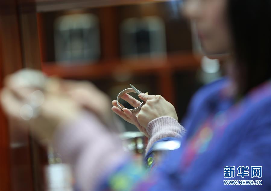 #（社會）（7）湖南張家界：銀飾品俏銷年節市場