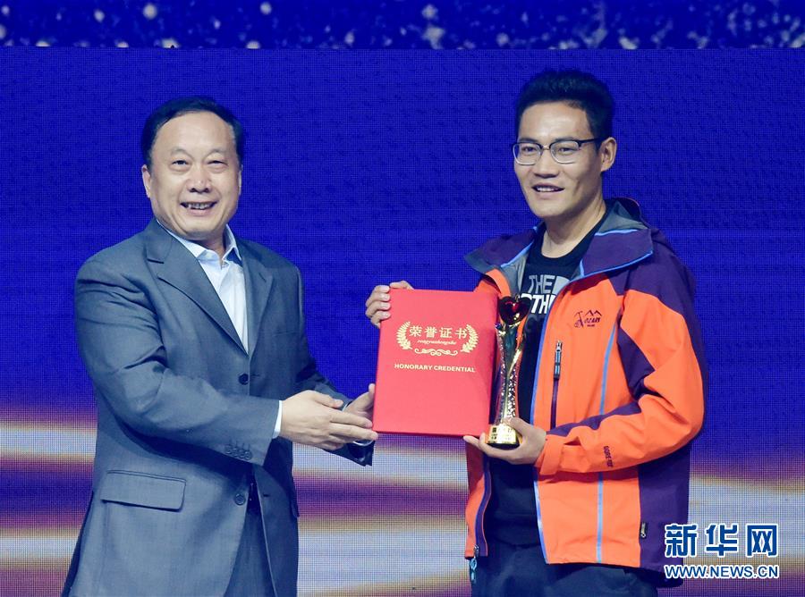 （图文互动）（3）“中国网事·感动2018”年度网络人物颁奖典礼在京举行