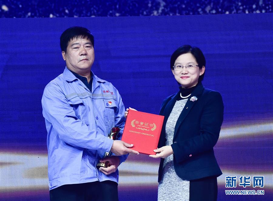 （图文互动）（10）“中国网事·感动2018”年度网络人物颁奖典礼在京举行