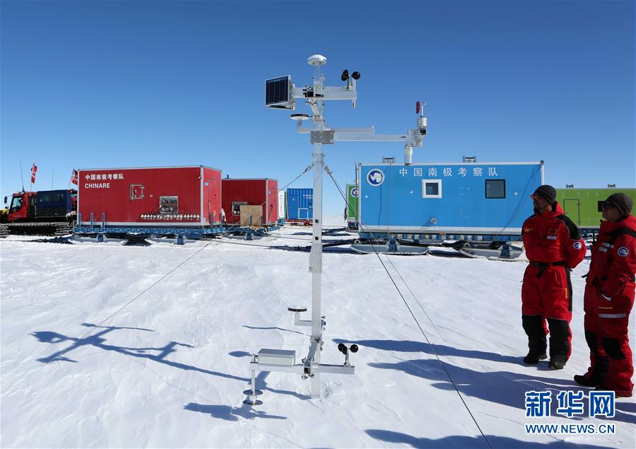 （第35次南極科考·圖文互動）（1）中國科考隊在南極冰蓋上架設自動氣象站