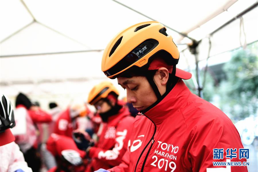 （国际·图文互动）（2）中日合作智能头盔首次用于东京马拉松