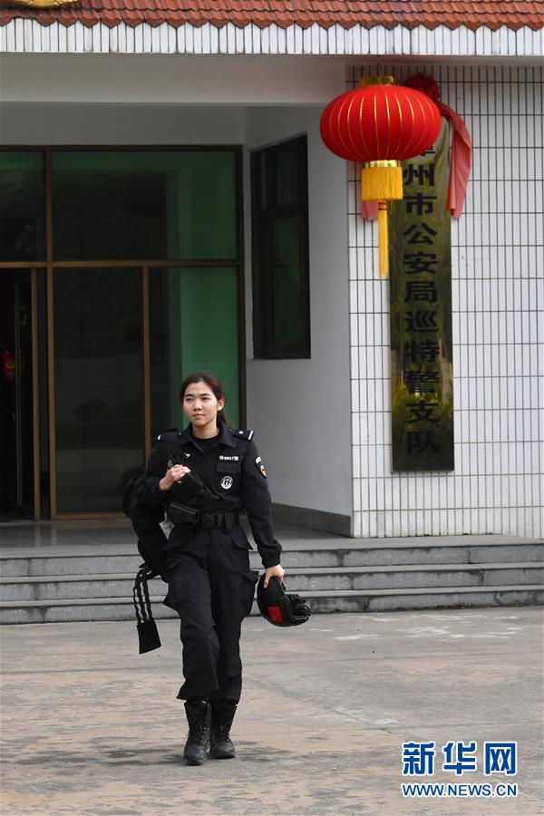 （中国网事·感动2019·图文互动）（7）警花狙击手：“不爱红装爱警装”