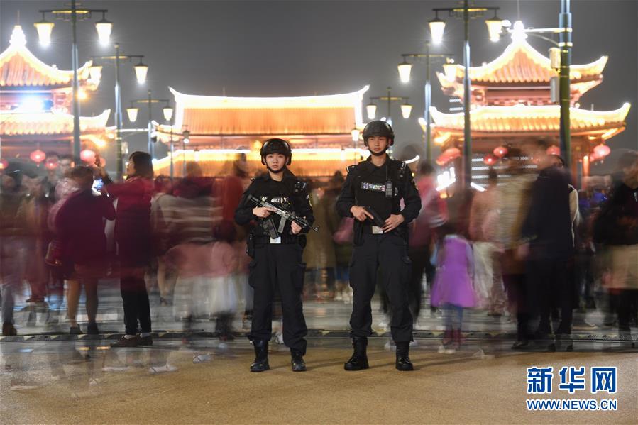 （中国网事·感动2019·图文互动）（8）警花狙击手：“不爱红装爱警装”