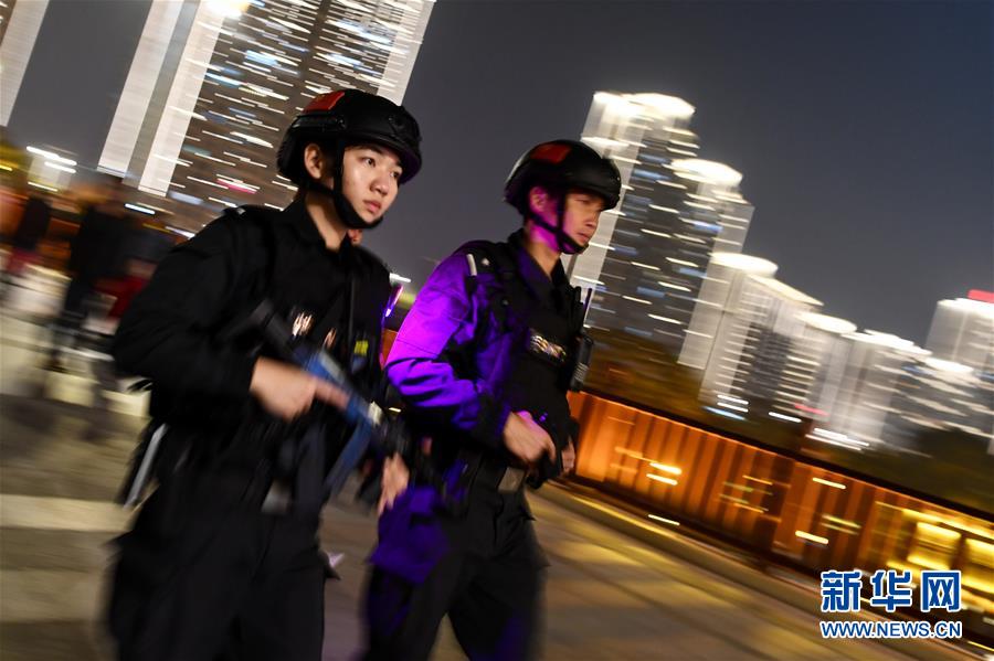 （中国网事·感动2019·图文互动）（10）警花狙击手：“不爱红装爱警装”