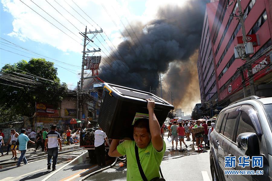 （国际）（4）菲律宾一贫民区发生火灾