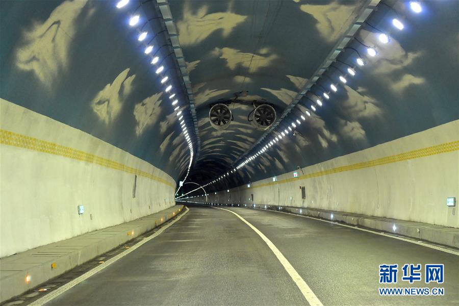 （经济）（5）拉林高等级公路米拉山隧道建成通车