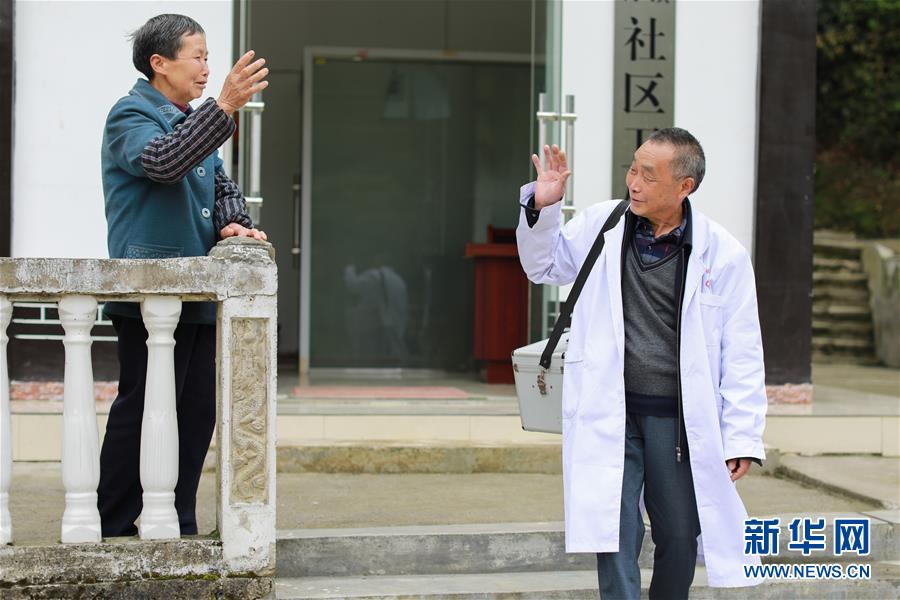 （图文互动）（3）一位“脚板医生”对五代人的呵护——记贵州省湄潭县乡村医生雍元书