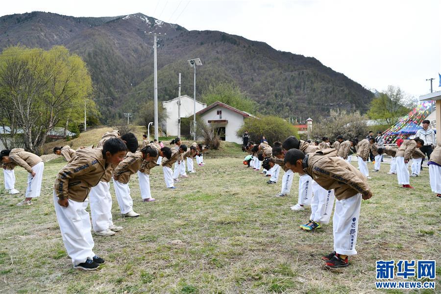 （体育）（2）西藏自治区公益跆拳道素质拓展训练营开营