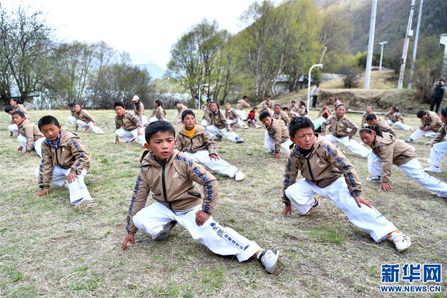 （体育）（5）西藏自治区公益跆拳道素质拓展训练营开营