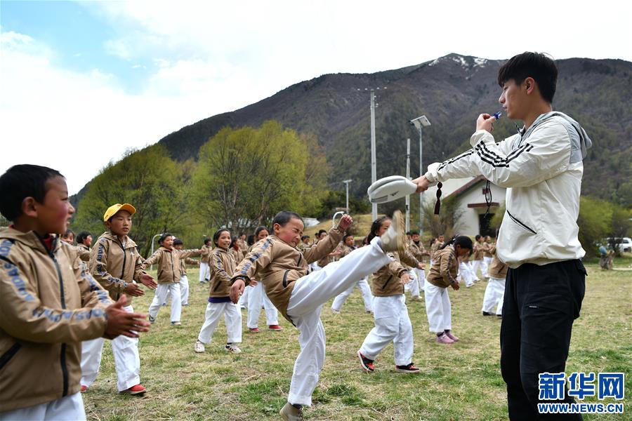 （体育）（6）西藏自治区公益跆拳道素质拓展训练营开营