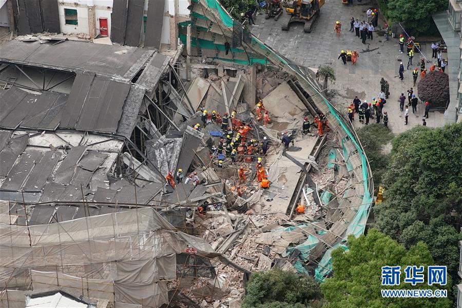（新华网）（1）上海一改造建筑墙体倒塌致5人死亡