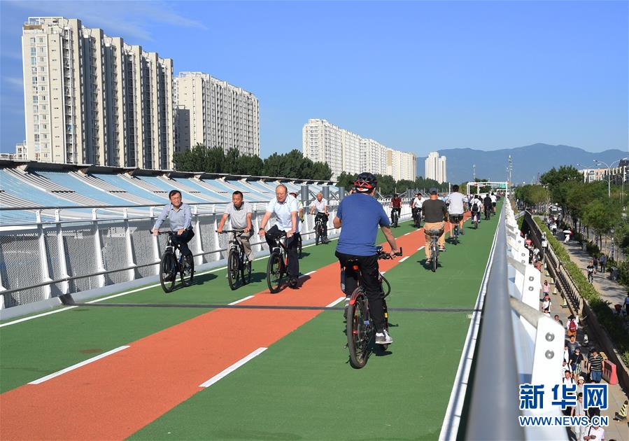 （社會）（1）北京首條自行車專用路開通