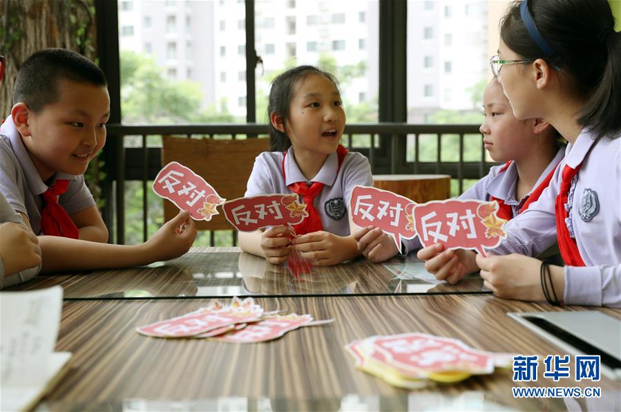 （圖文互動）（2）上海有小學生倡議：父母不要過度“曬”娃 希望獲得更多陪伴