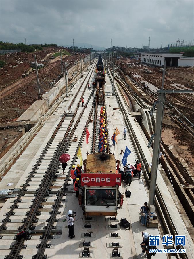 （图文互动）（4）昌赣高铁全线铺轨贯通 赣南不久将进入高铁时代