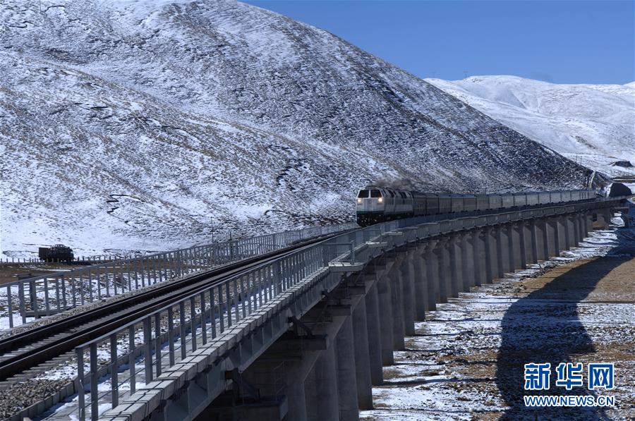 （新華全媒頭條·壯麗70年·奮鬥新時代·圖文互動）（8）開拓雪域高原的夢想之路——來自青藏鐵路的蹲點報告