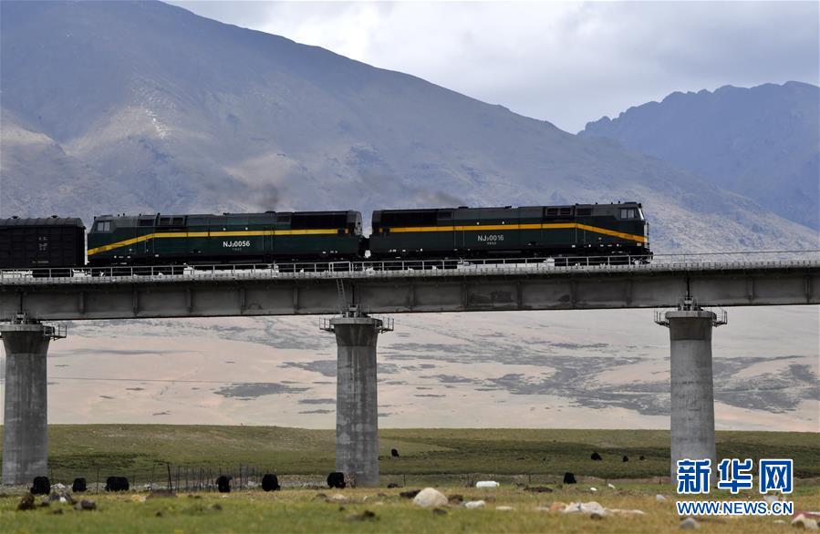 （新華全媒頭條·壯麗70年·奮鬥新時代·圖文互動）（13）開拓雪域高原的夢想之路——來自青藏鐵路的蹲點報告