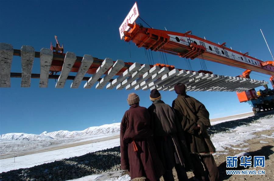 （新華全媒頭條·壯麗70年·奮鬥新時代·圖文互動）（17）開拓雪域高原的夢想之路——來自青藏鐵路的蹲點報告