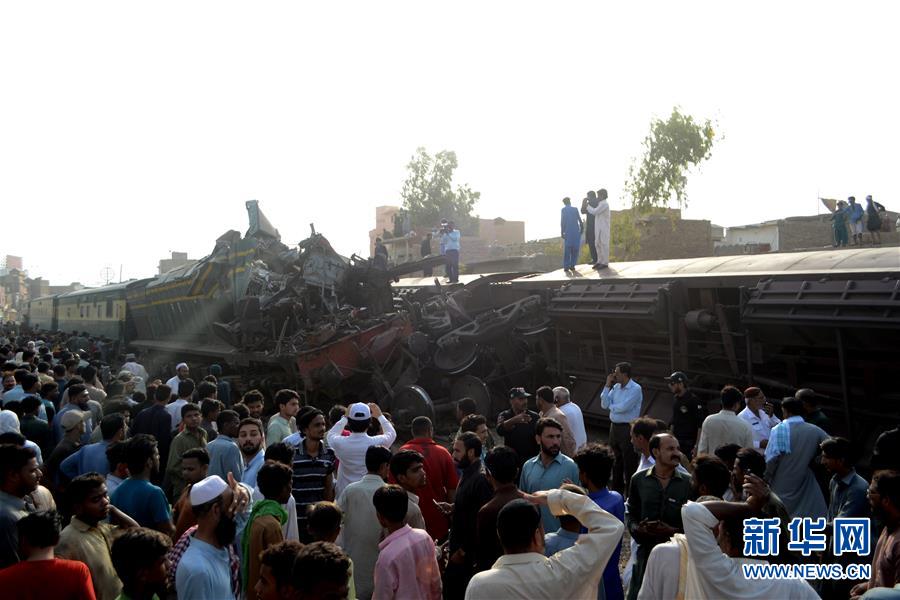 （国际）（3）巴基斯坦南部两火车相撞致3死多伤