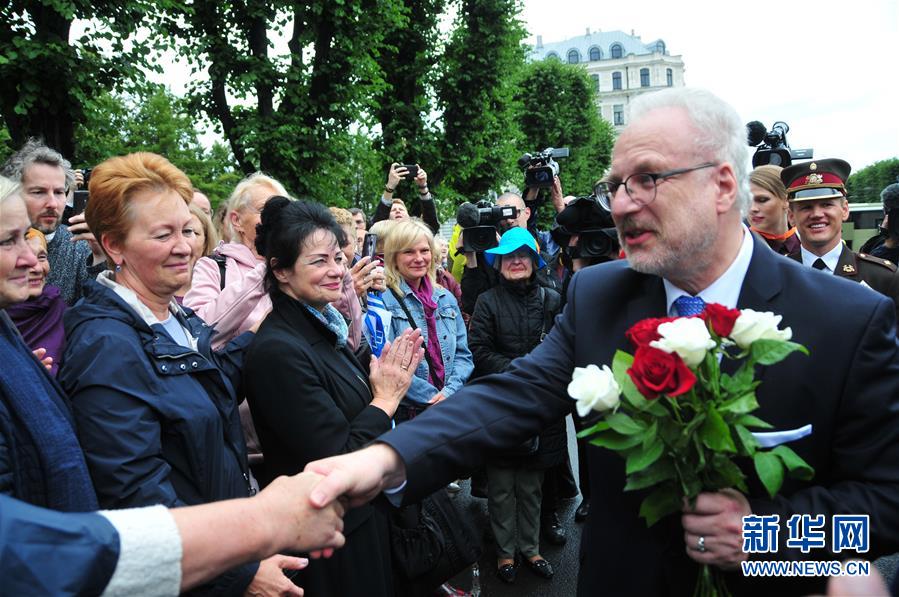 拉脱维亚新总统列维特斯宣誓就职