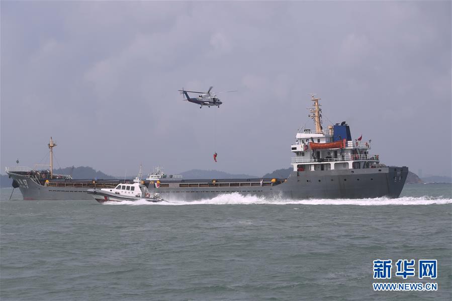 （社会）（4）福建漳州举行海上搜救与溢油应急综合演习