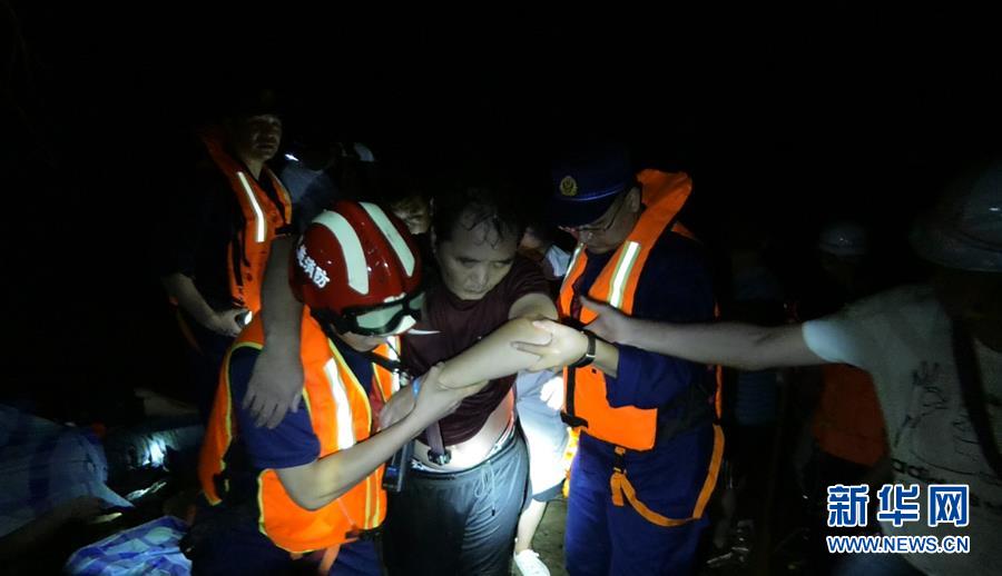 （突发事件）（2）湖北鹤峰躲避峡突发山洪造成9人死亡4人失联救出61人