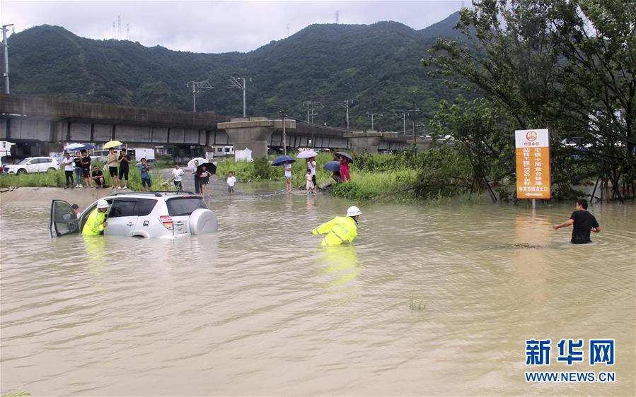 #（关注“利奇马”）（2）浙江：台风来袭 组织救援
