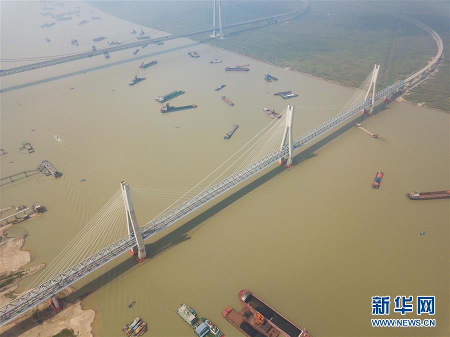 （圖文互動）（6）“中國智慧”擎起“鋼鐵長龍上的明珠”——記者探訪即將開通的浩吉鐵路洞庭湖大橋