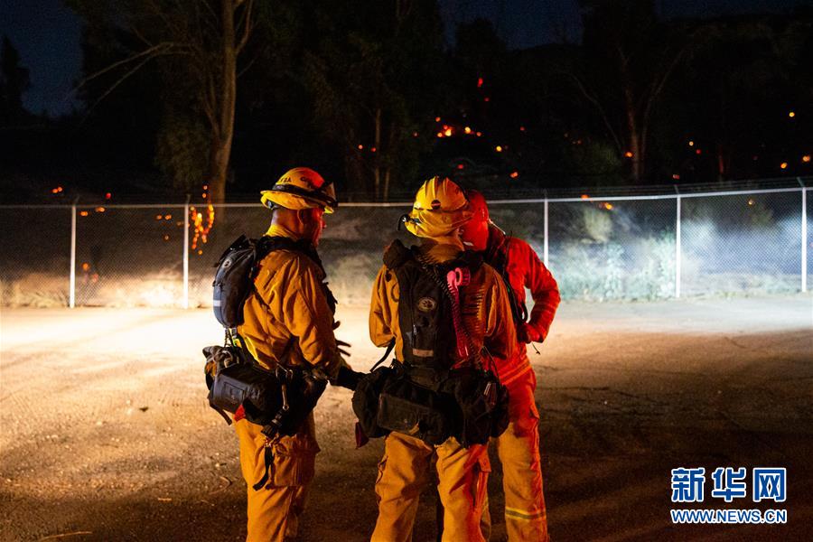 （国际）（1）“火焰山模式”重启　美国加州山火灾区进入紧急状态