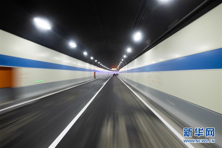 （图文互动）（2）（社会）千里沅江第一条过江隧道建成通车
