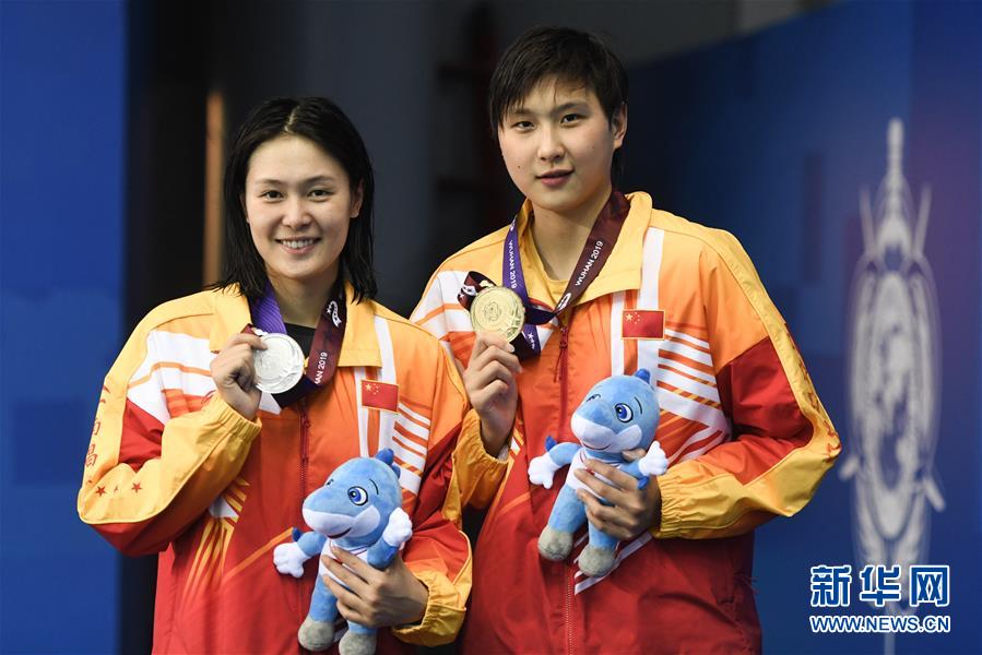 军运会：女子800米自由泳 中国队包揽冠亚军