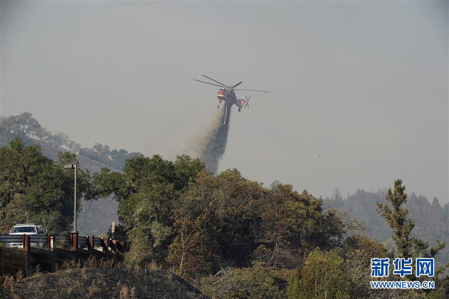 （国际）（7）美国加州北部索诺马县发生山火