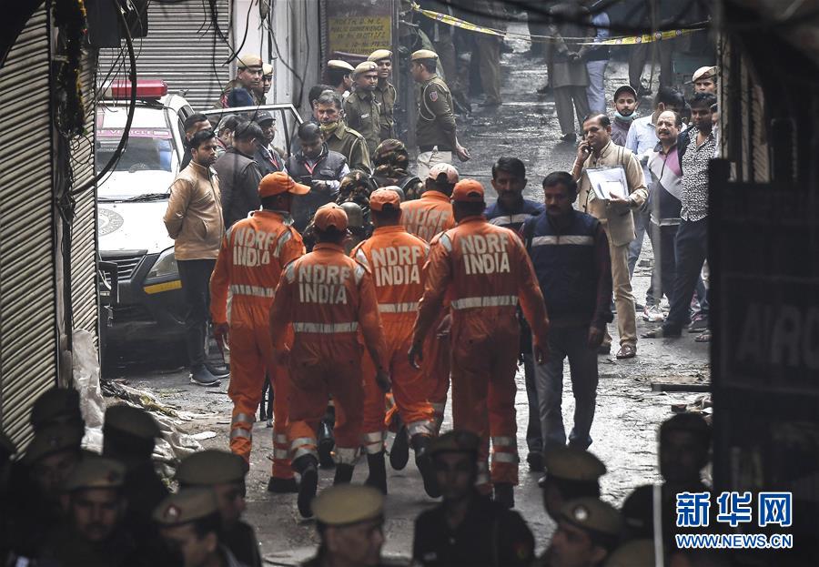 （國際）（1）印度一商業樓發生火災致32人死亡