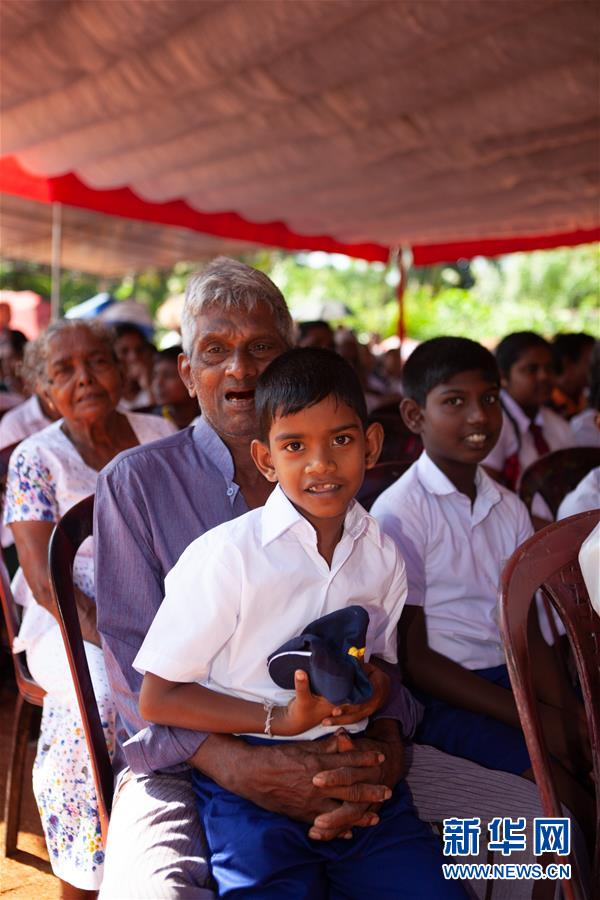 （XHDW·图文互动）（3）中国企业在斯里兰卡贫困村开展定点扶贫活动