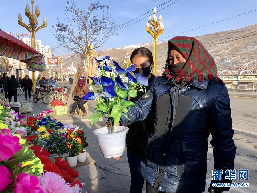（新春走基层·图文互动）（2）“只要备好年货，新的一年就可以风调雨顺”——腊月藏区年货市场见闻