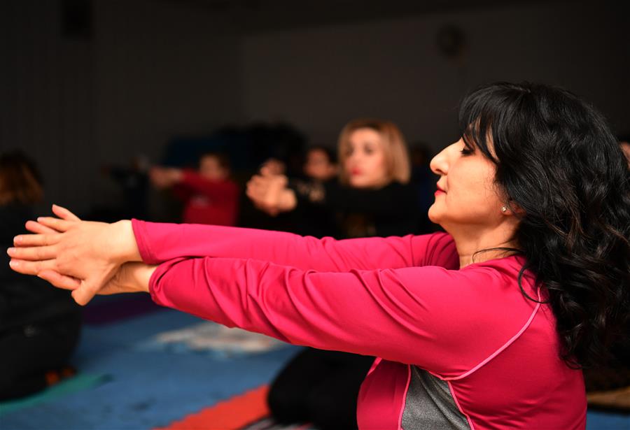 （国际·图文互动）（3）记者手记：在瑜伽中寻求疗愈心灵