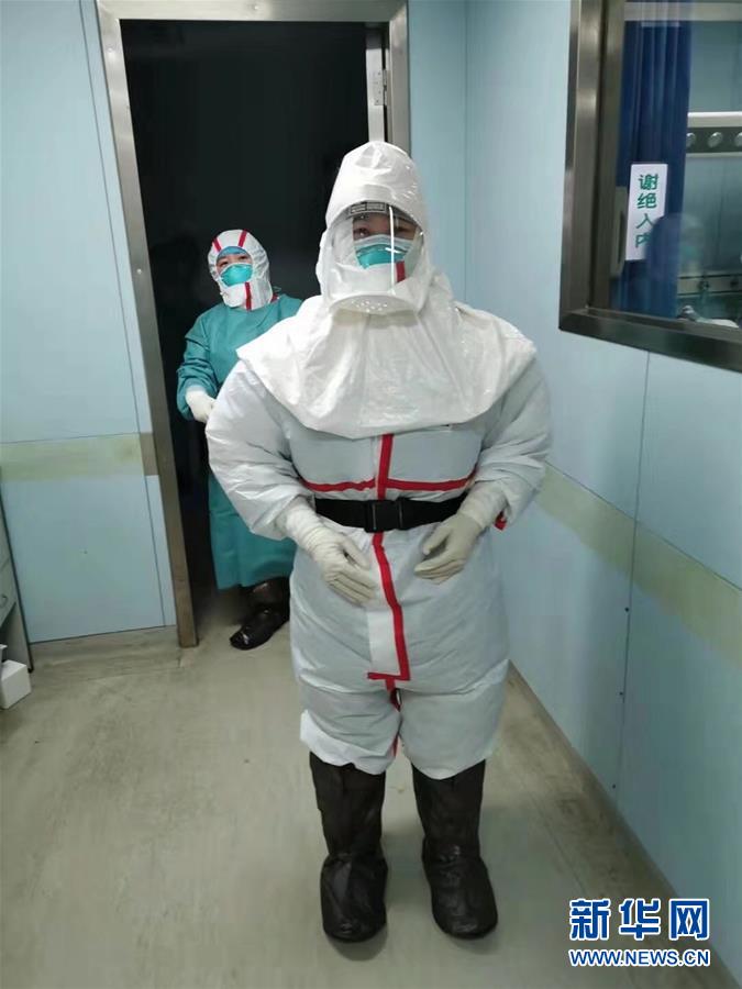 （新华全媒头条·图文互动）（5）战红区！——发生在武汉抗疫隔离病房内的故事