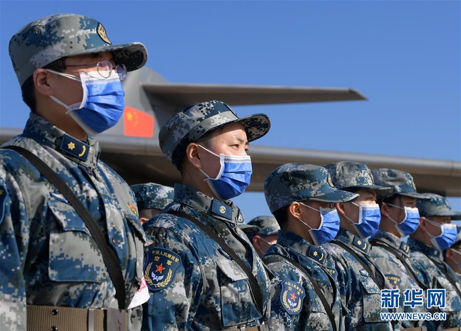 （聚焦疫情防控·圖文互動）（10）空軍第四次向武漢大規模空運醫療隊員和物資