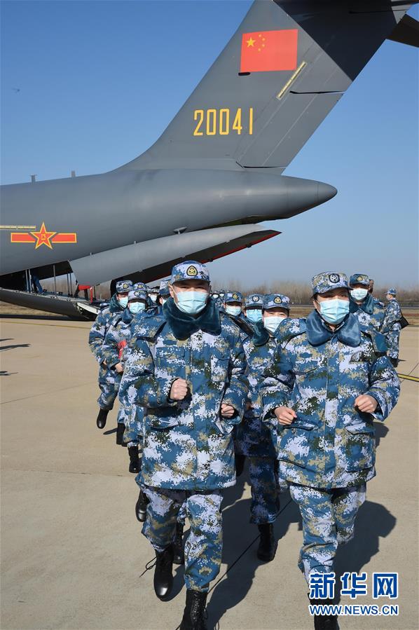 （聚焦疫情防控·圖文互動）（14）空軍第四次向武漢大規模空運醫療隊員和物資