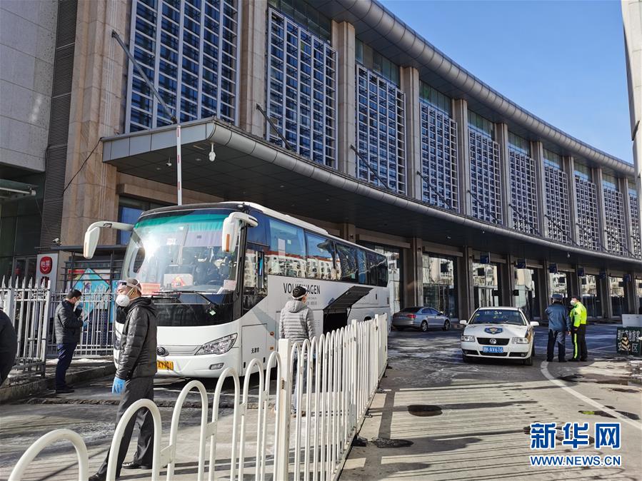 （聚焦疫情防控·圖文互動）（1）天津開出首批抵津場站直達“定制包車”