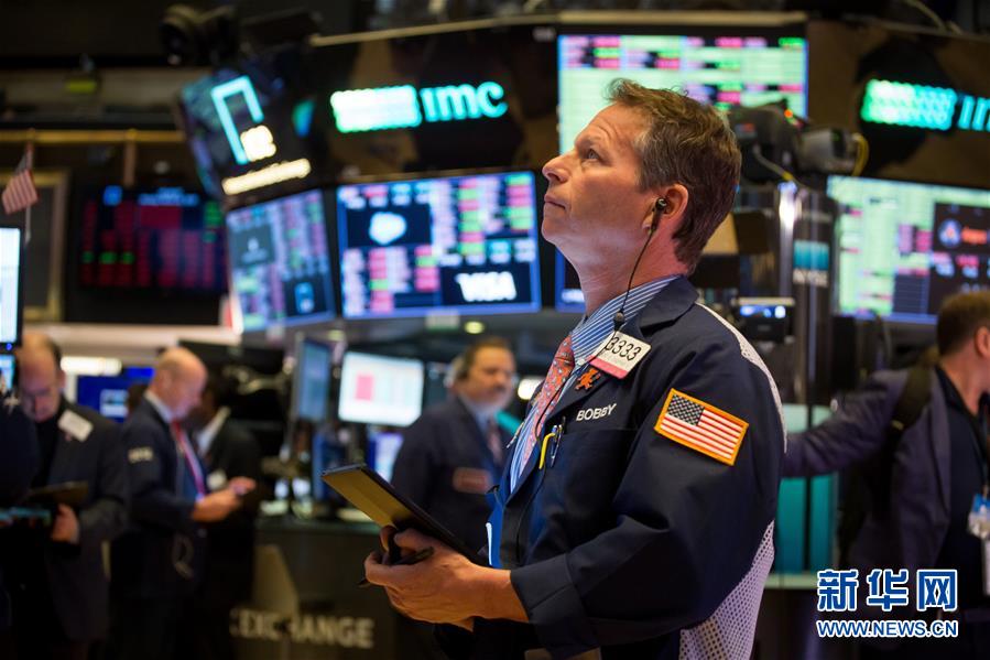 （国际）（1）纽约股市三大股指16日暴跌超11%