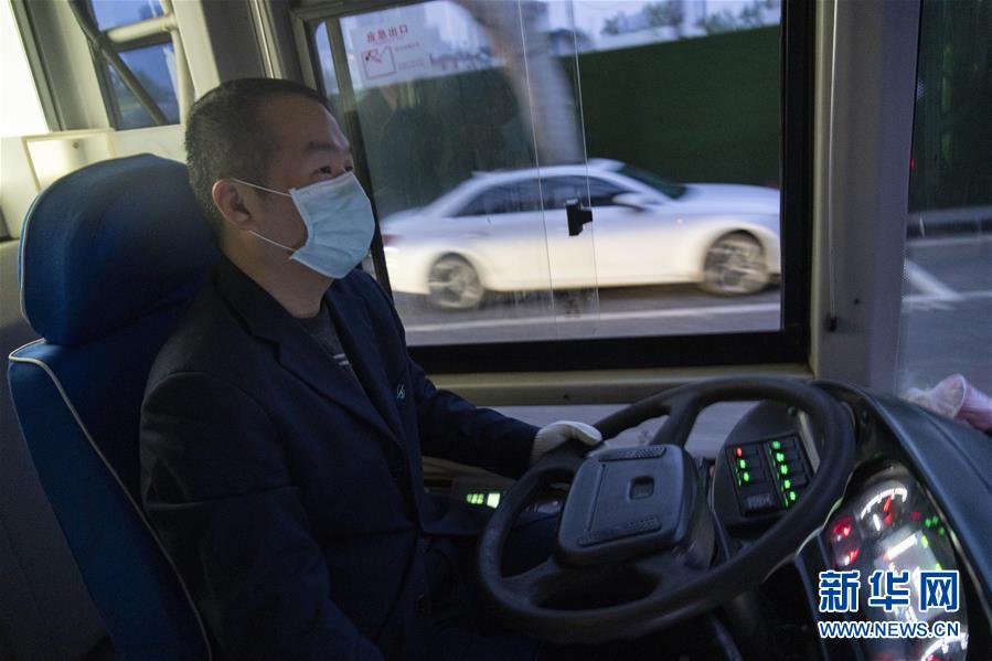 （聚焦疫情防控）（14）武汉市部分公交车恢复开行