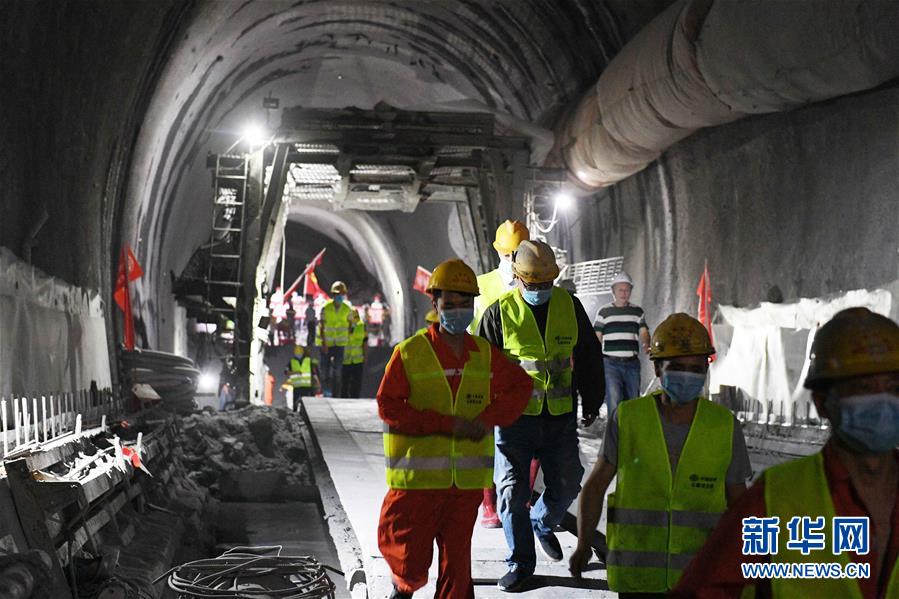 （經濟）（3）中老鐵路首個超大斷面隧道貫通