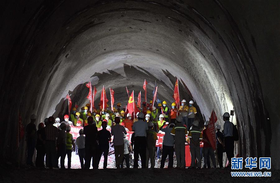 （經濟）（4）中老鐵路首個超大斷面隧道貫通