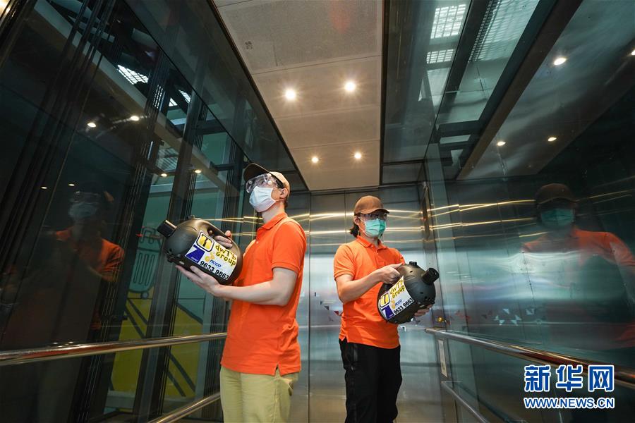 （XHDW·图文互动）（3）香港国际机场采用最新消毒技术防控新冠肺炎疫情